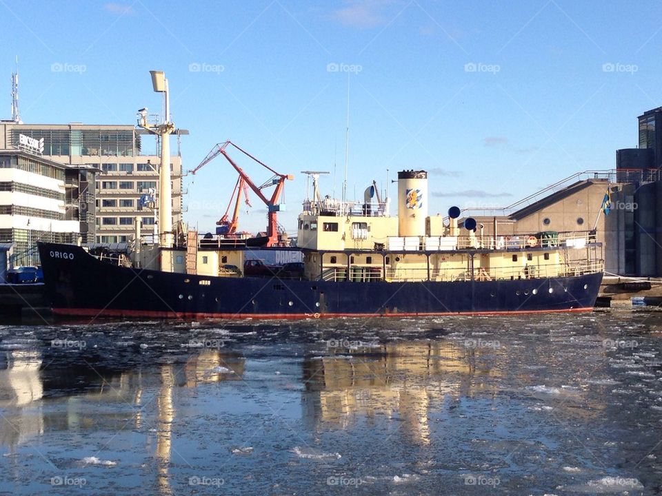 Solig vinterdag i Göteborgs hamn