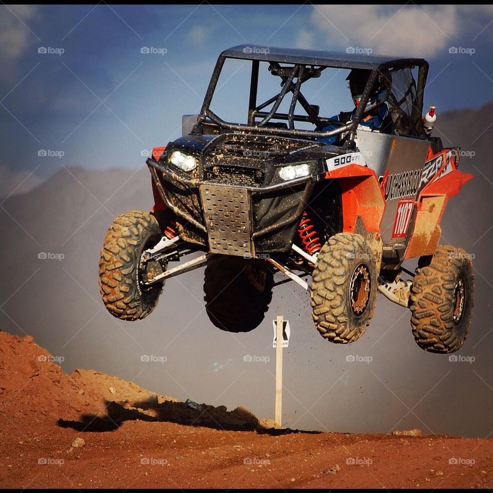 UTV races big air
