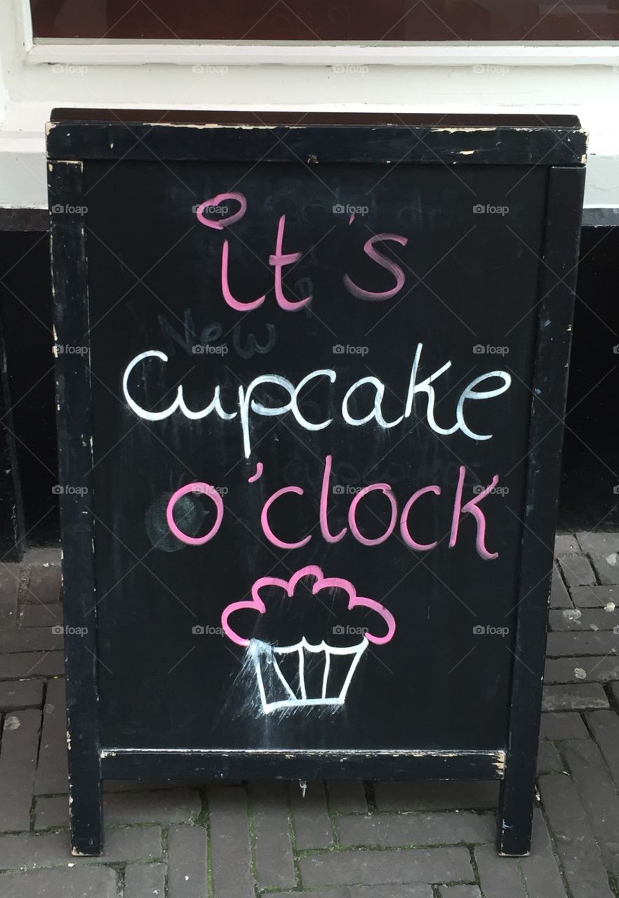 It's Cupcake O'Clock