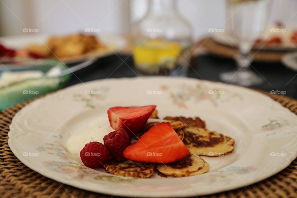 Pannkakor med jordgubbar