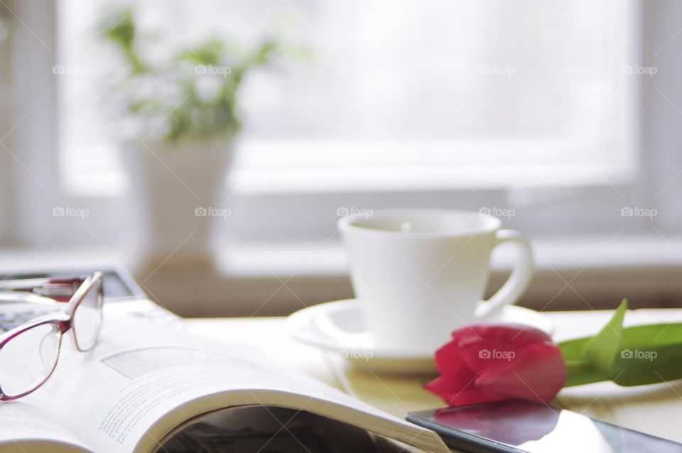 Table. Serving, plates, napkins, food, table setting