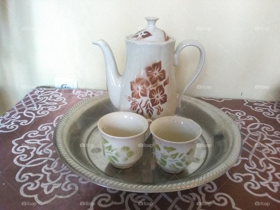 Teapot with Teacups