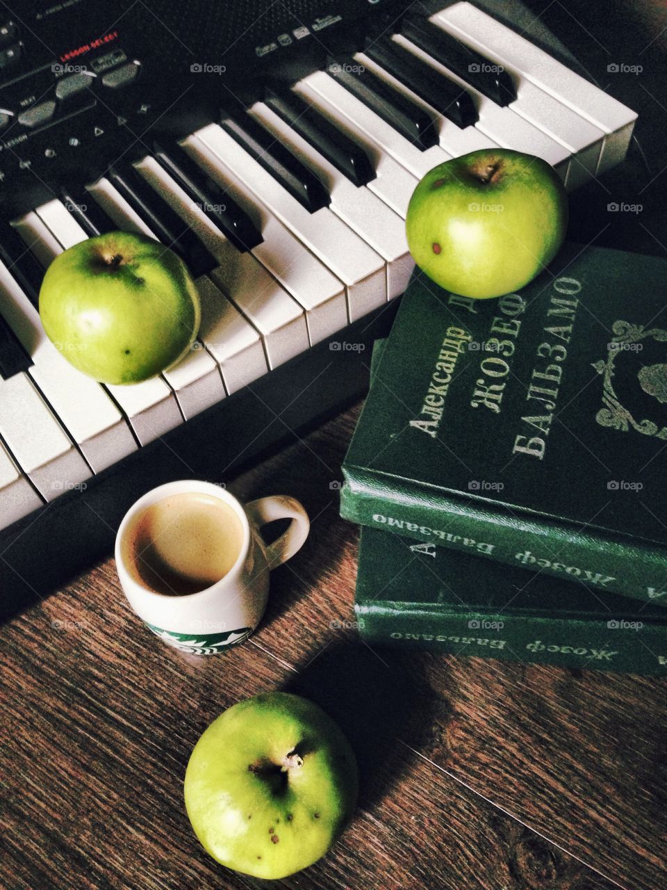 Apples on the piano . Music, small things 