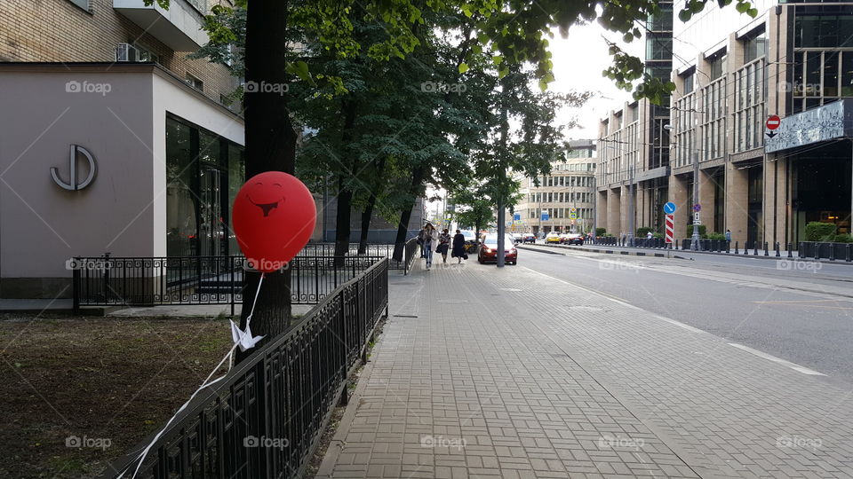 A happy abandoned red balloon