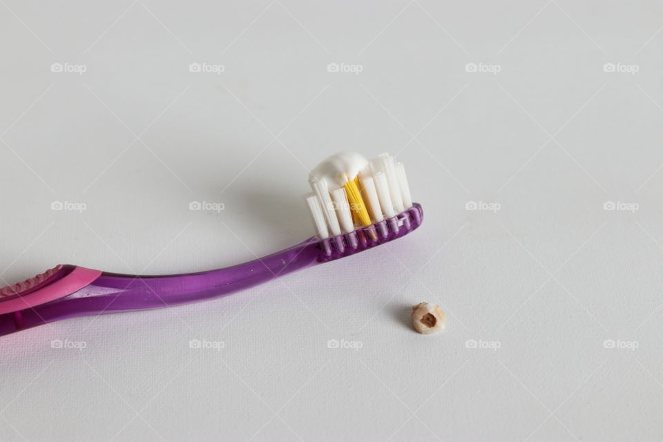 Tooth brush and lost tooth