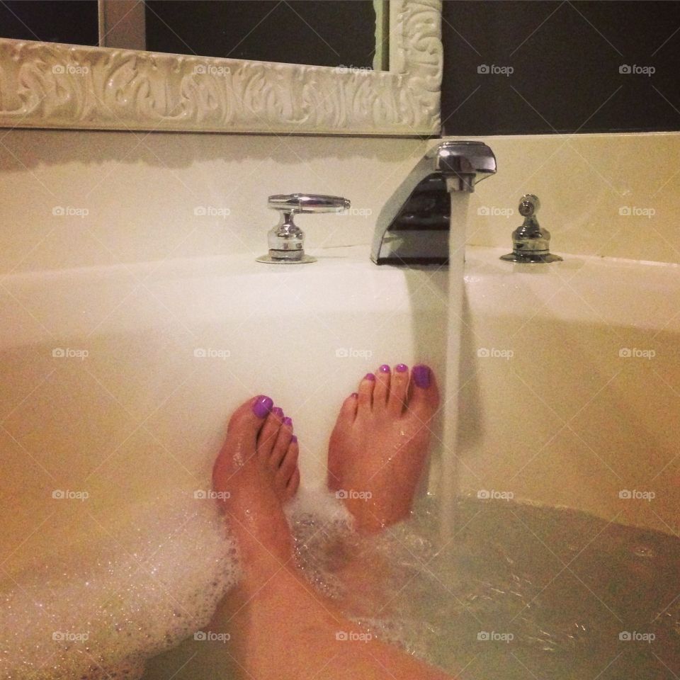 Bubble bath with faucet running 