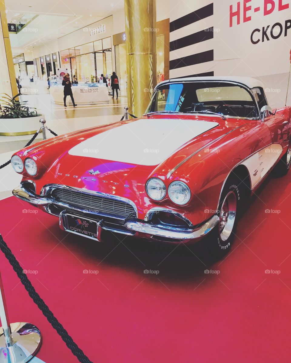 exhibition of retro cars in the Gallery Gallery in St. Petersburg)) was foreigners)