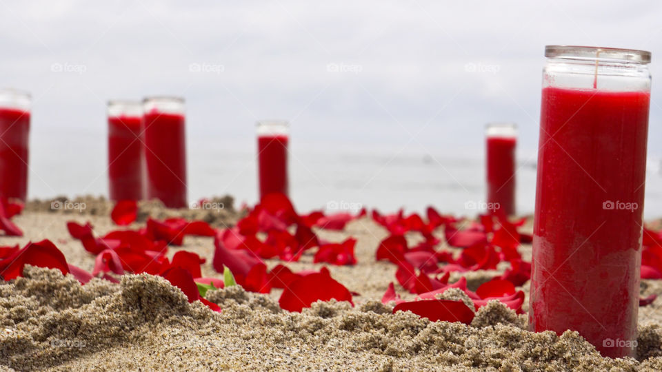 ‘I DO’. Romance is in the air at this beach scattered with beautiful red rose petals and candles that makes it hard not to fall in love. 