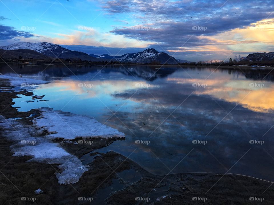 Evening water reflection 