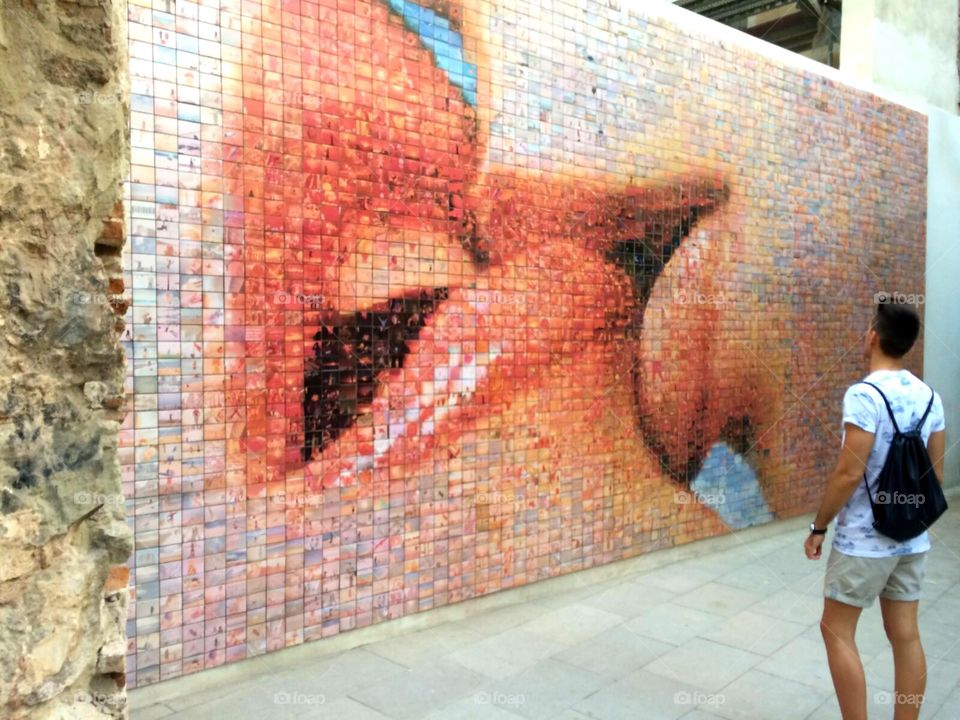 Kiss wall