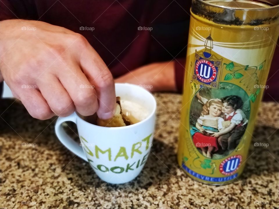 prince cookies dipping