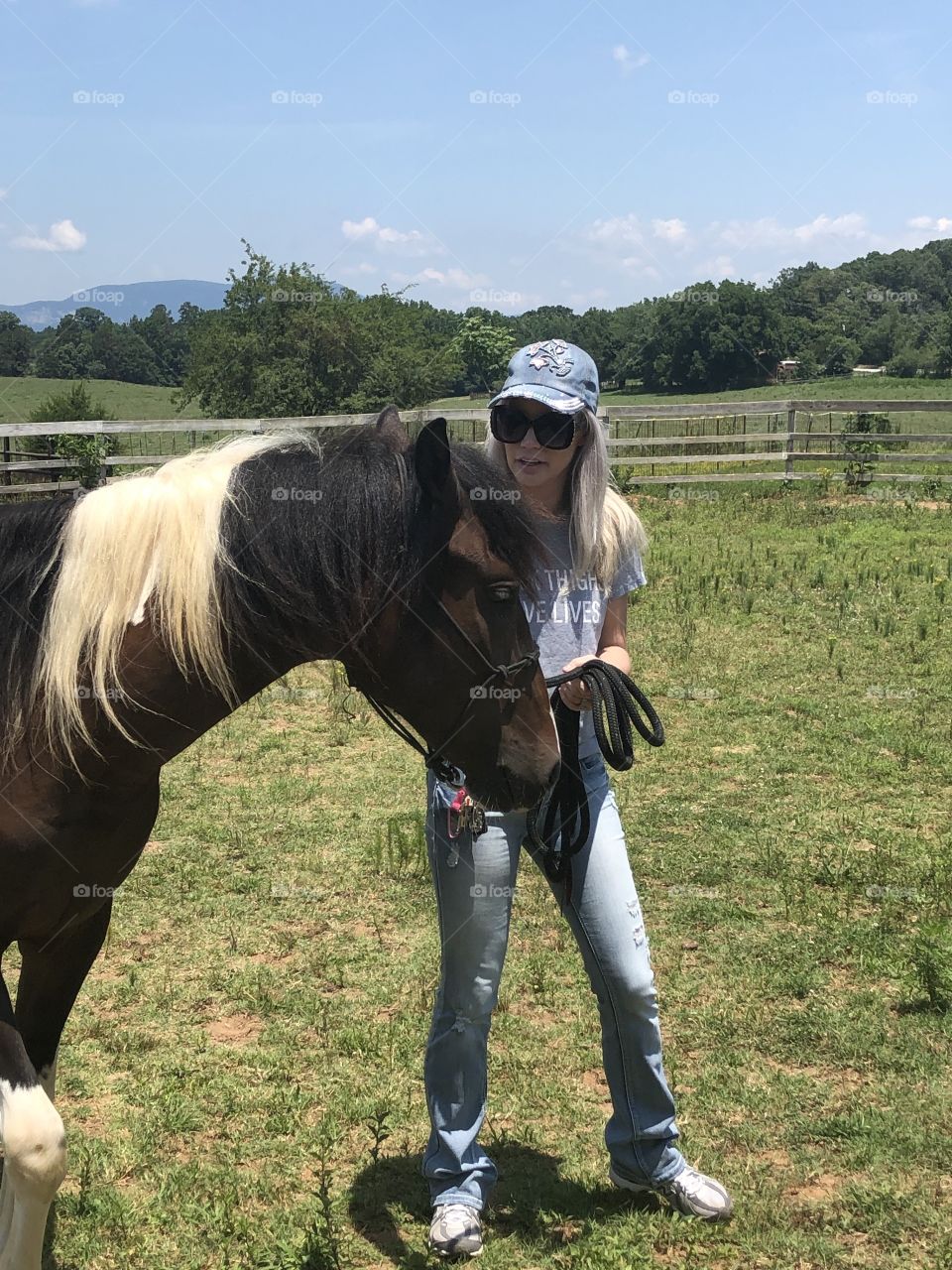 Just another shot of this beauty Pinto Paso Fino with me leading him.  He’s the sweetest horse!  SC horse country is a southern girl’s local treasure. You can spend all day just staring at all the beauty that nature provides here. 🐴