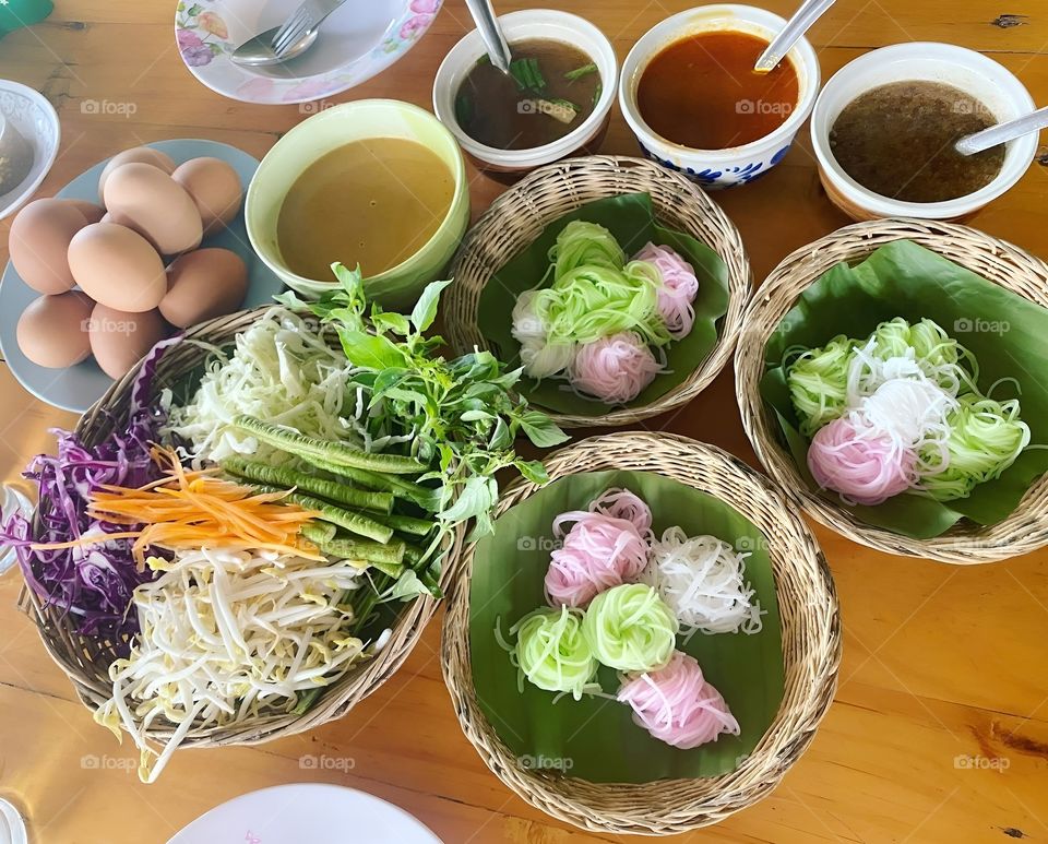 rice noodle with eeg and vegetables thai food