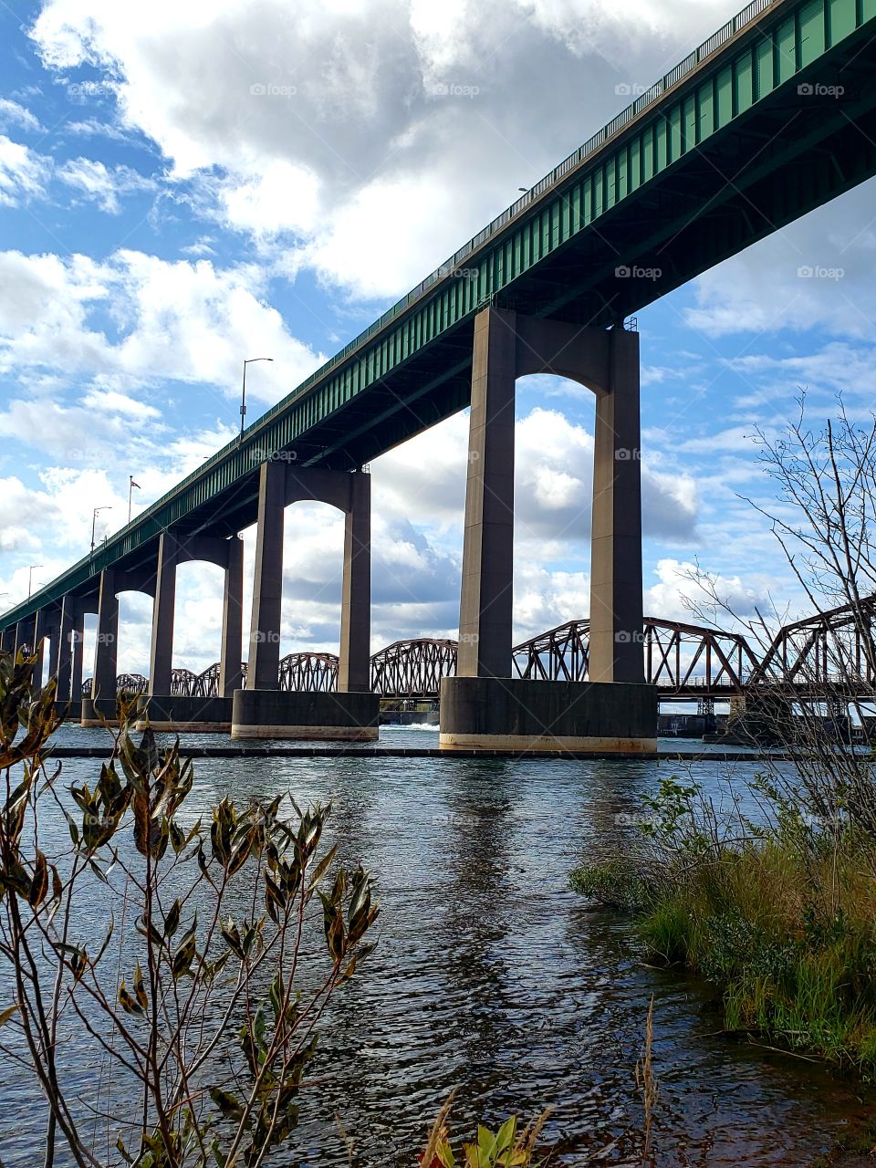 International Bridge meets twin city