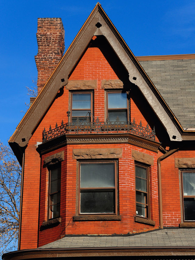 newburgh ny red windows house by delvec
