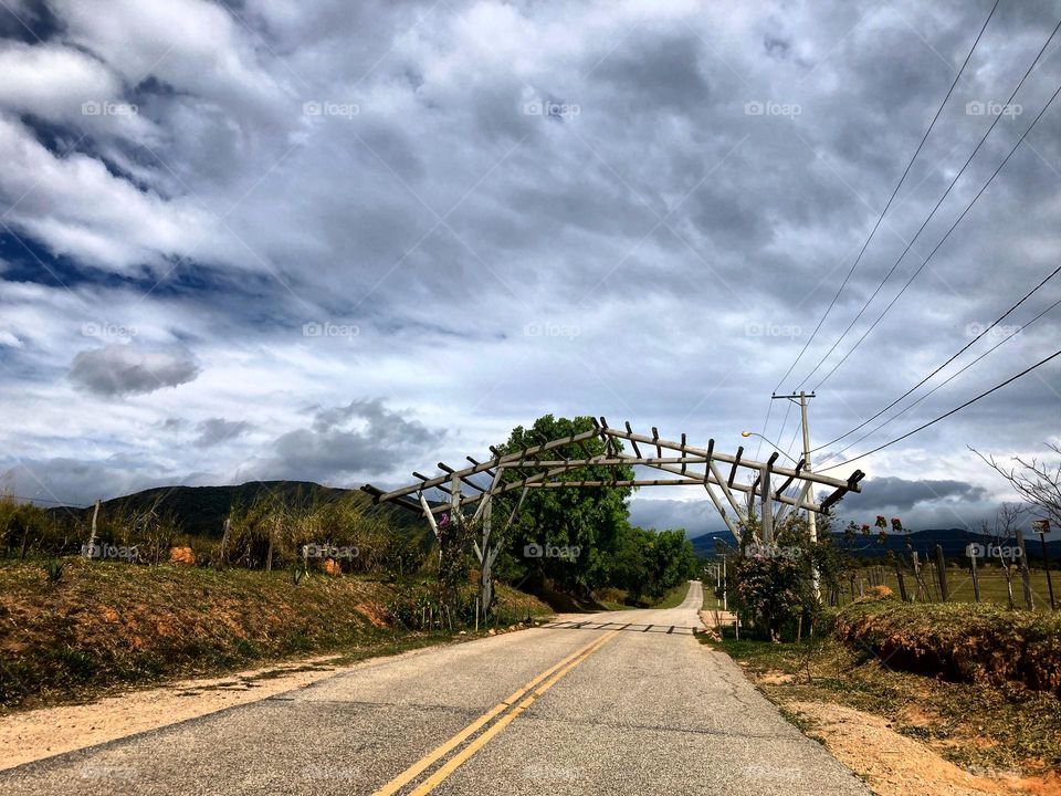 🇺🇸 The beautiful landscape of “Estrada da Serra“, in Eloy Chaves Park, in Jundiaí (Brazil). Here, we get in shape… / 🇧🇷 A bonita paisagem da “Estrada da Serra“, no Parque Eloy Chaves, em Jundiaí (Brasil). Por aqui, a gente entra em forma…