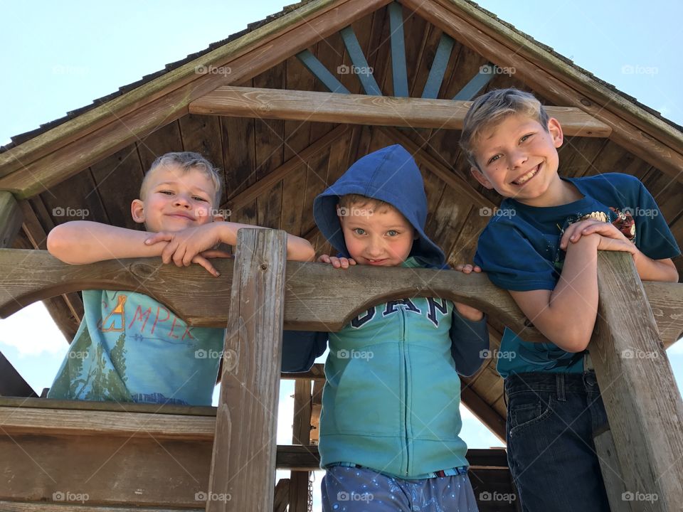 Boys chillin in the tree house 