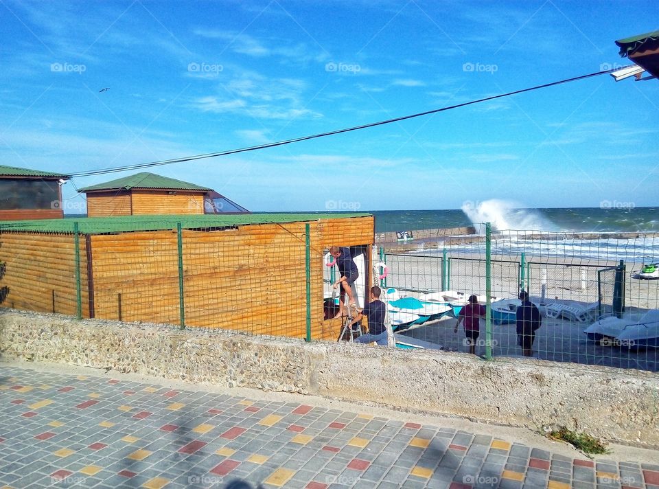 repair of the structure by the sea ремонт строения у моря