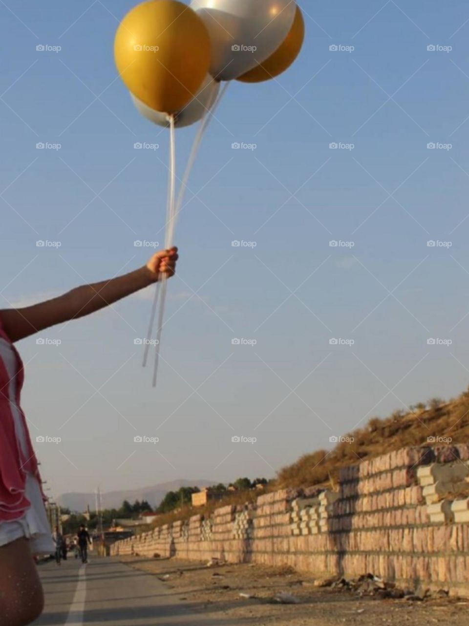 In love with the combination of gold and silver balloons