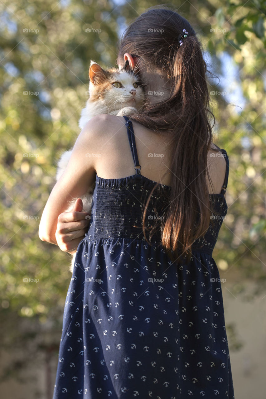 girl and cat