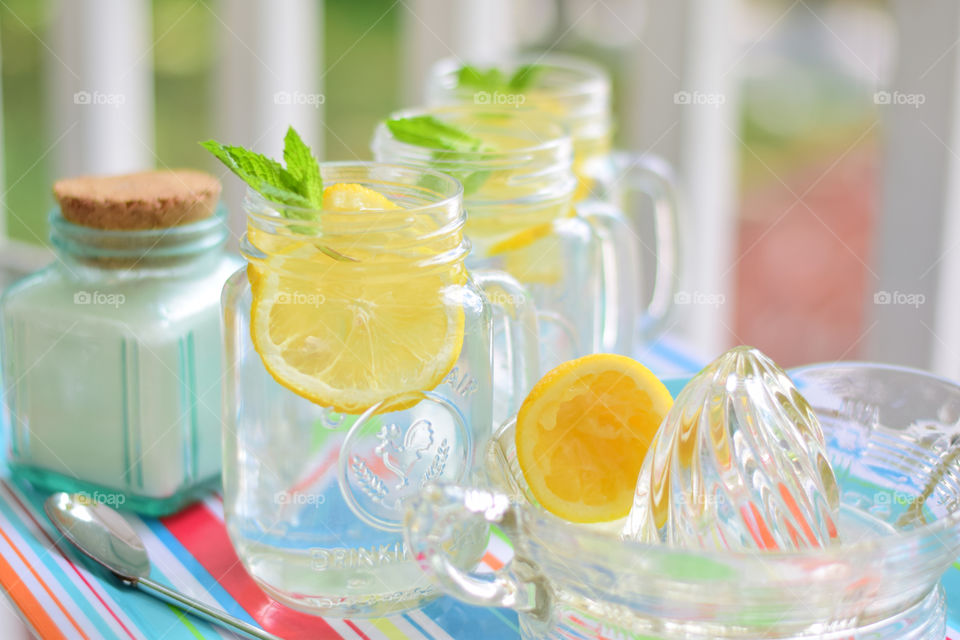 Juicing fresh lemons for lemonade