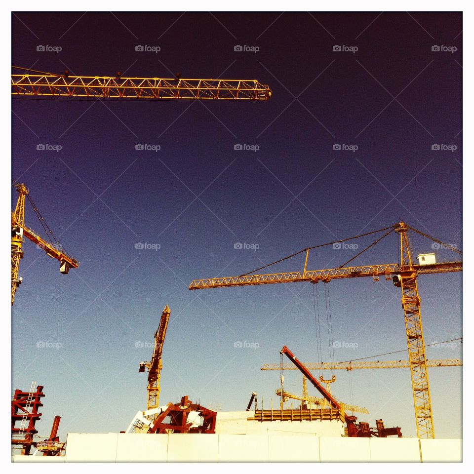 Qatar Cranes . Cranes in Qatar 
