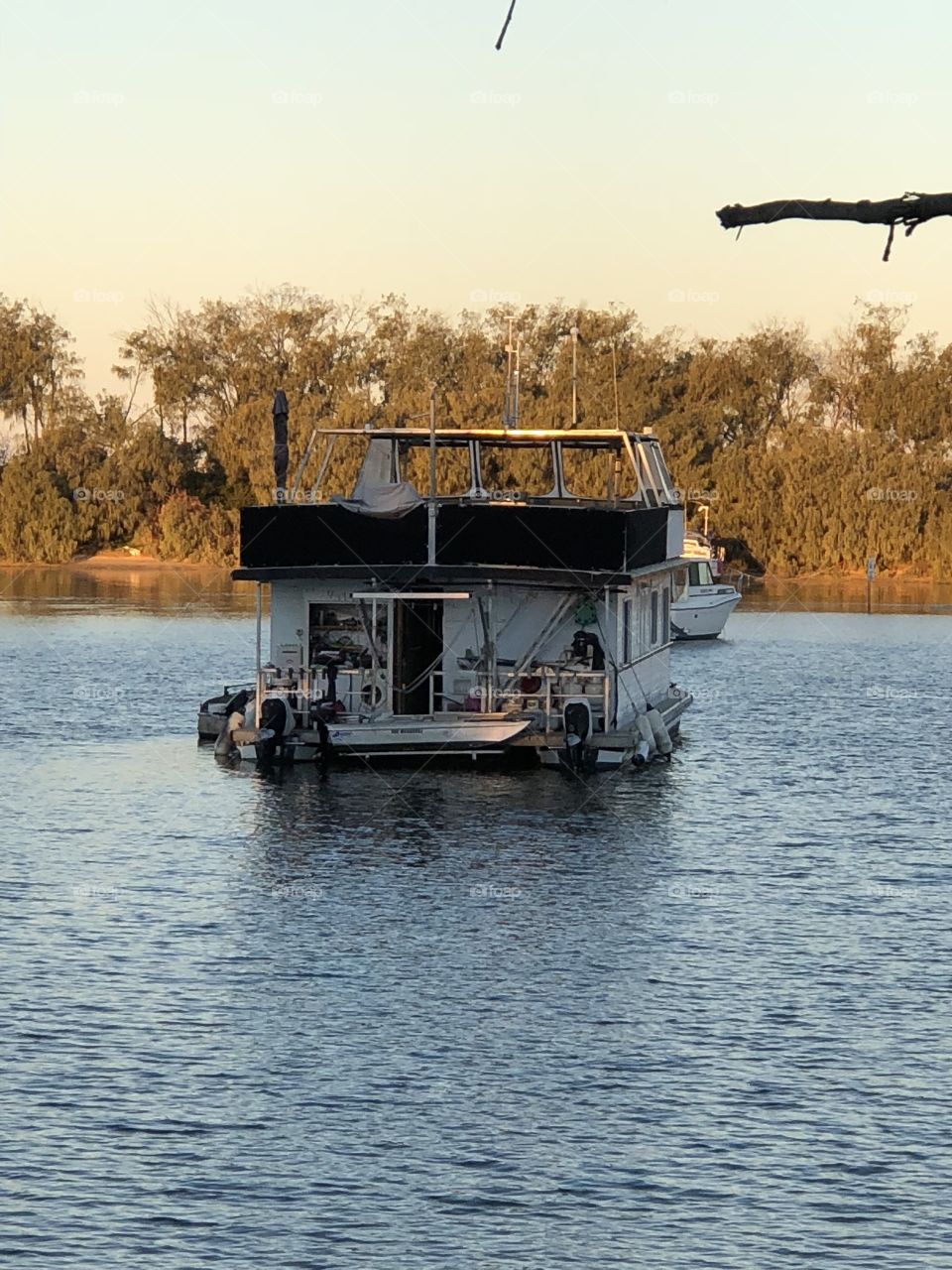 Houseboat 