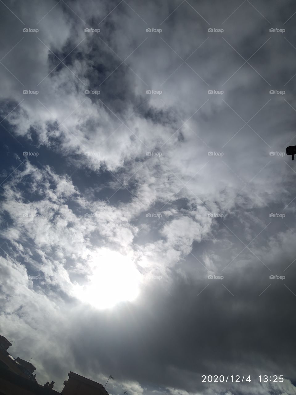 nubes tapando el sol