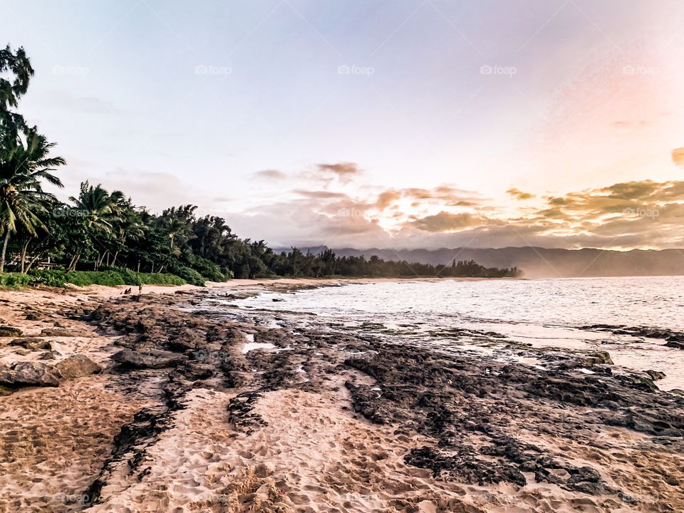 With all the different things Hawaii has to offer, it surely ranks as the most beautiful place on Earth. Romantic for couples and thrilling for the adventurous souls.