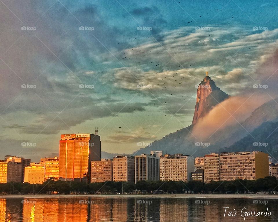 O dia já começa dando um show. Paisagem inspiradora para os treinos matinais