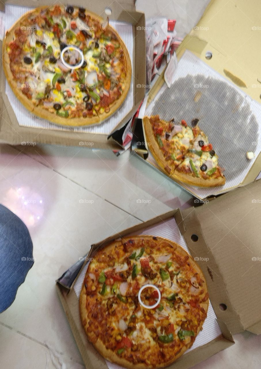 Pizza party, at Home, enjoy with Family and friends