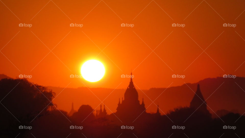 Gorgeous and spiritual Bagan in Myanmar giving a testimony of traditional silhouettes and powerful light!!