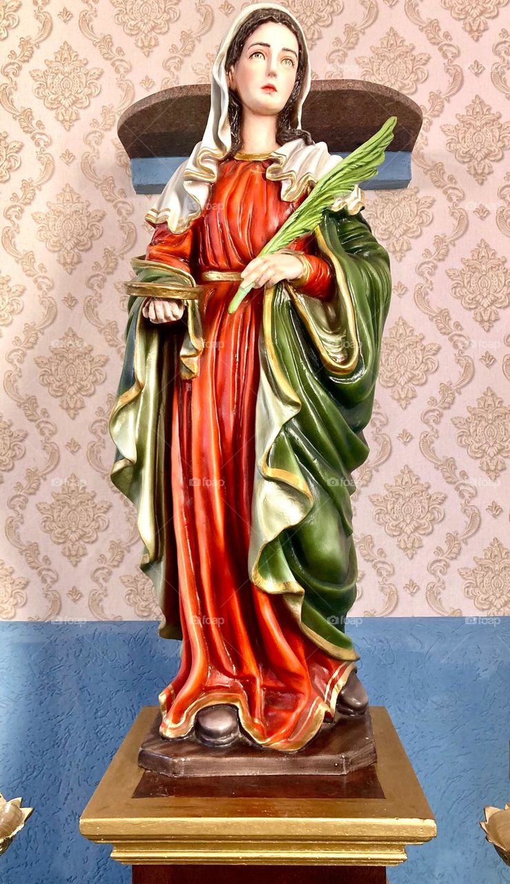 🇺🇸 Saint Luzia of Syracuse, protector of the eyes and patron saint of the blind, pray for us who turn to you. Amen. / 🇧🇷 Santa Luzia de Siracusa, protetora dos olhos e padroeira dos cegos, rogai por nós que recorremos a vós. Amém. 