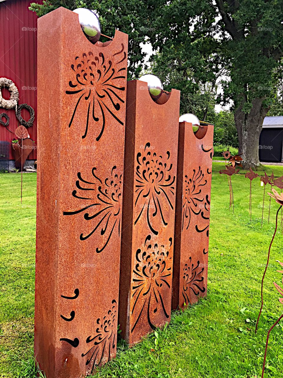 Rusty gardening columns!