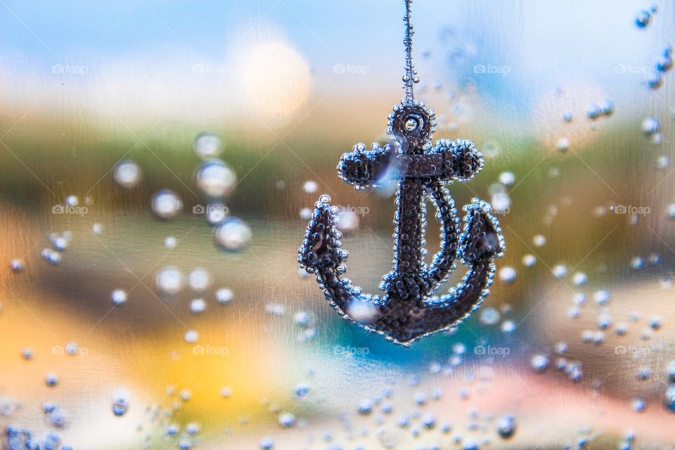 Anchor locket in water