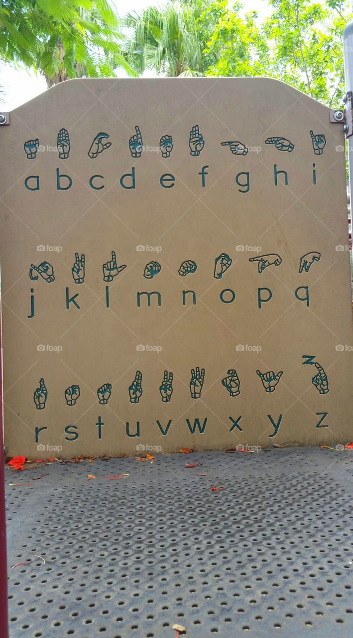 Learning sign language at a playground