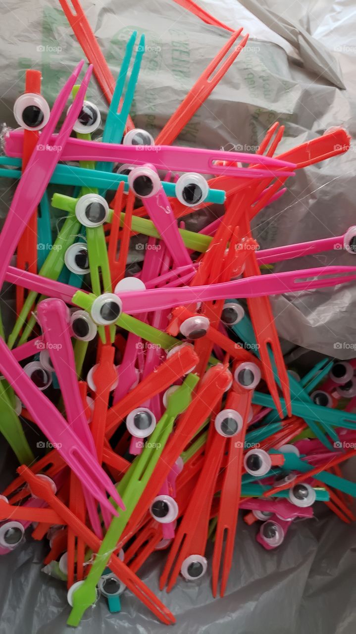 Googly-eyed toothpicks