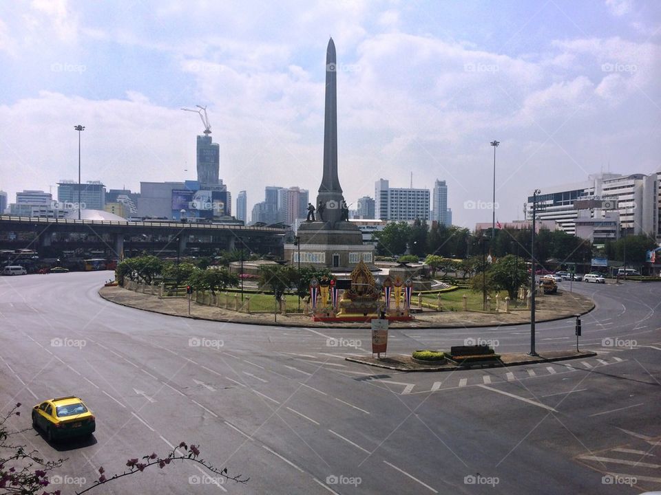 Empty streets at the Victory Monument