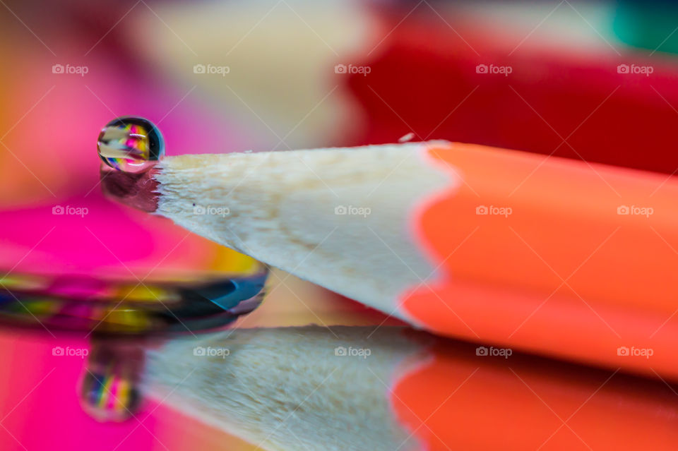 Colored pencils are reflected in the mirror