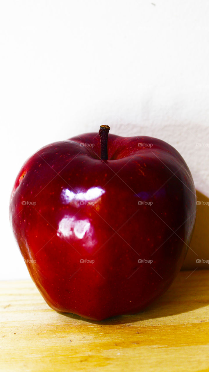 read delicious Apple is a very fresh and sweet fruit to enjoy