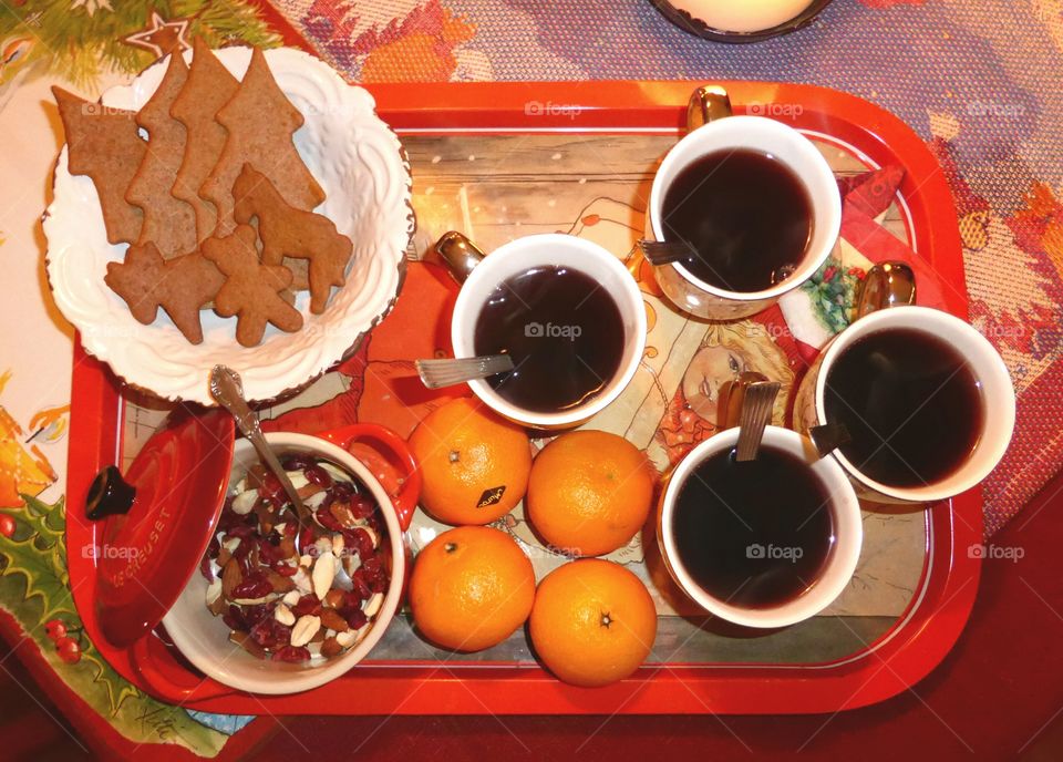 mulled wine and gingerbread and clementine