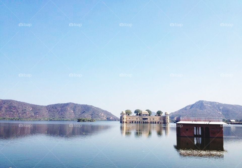 Jaipur palace on the lake. 