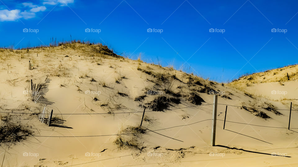 Soft small sand dune to Lake