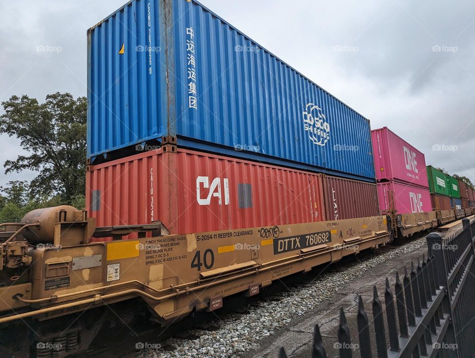delivering containers via train