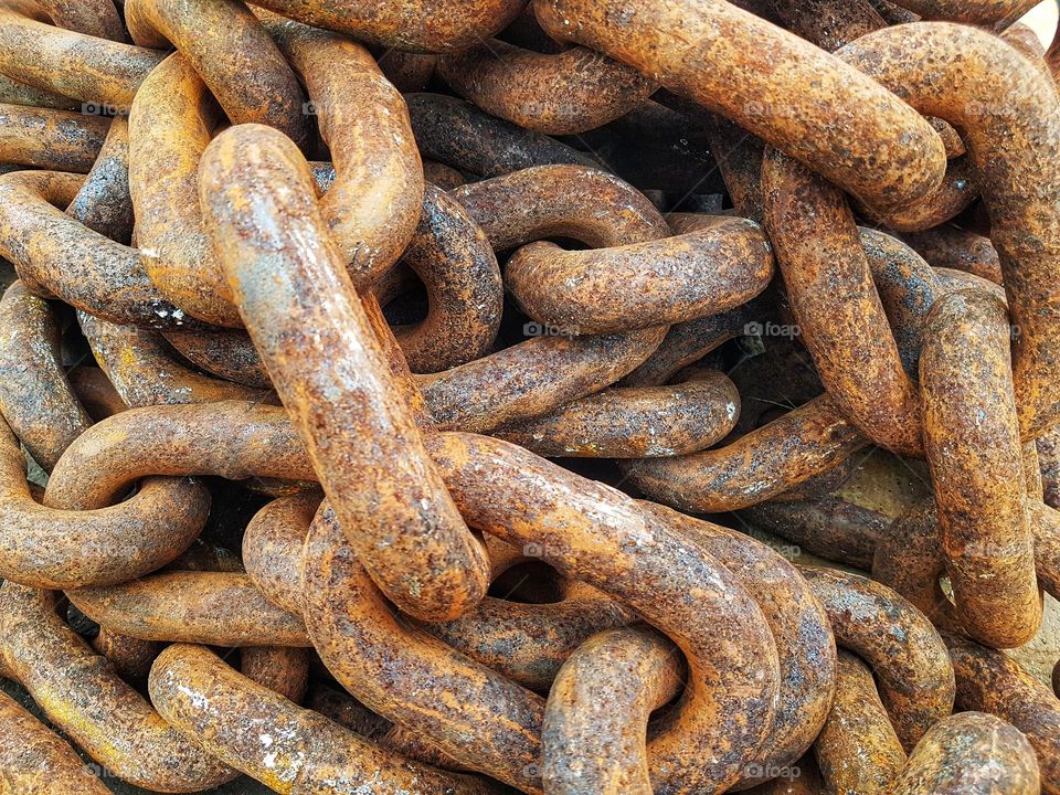 rusty ship chain