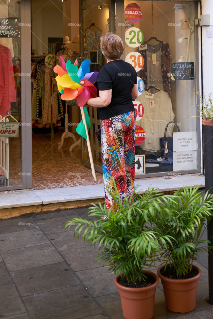 Barrio de Gracia. Primer día de Fiesta. Listos para el verdicto del jurado