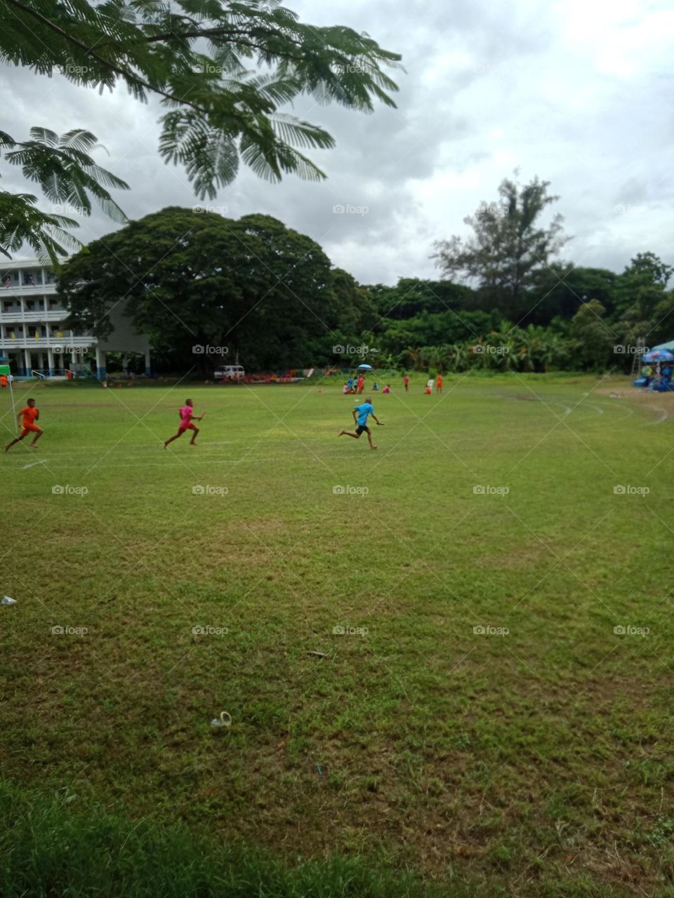 100 meters running competition