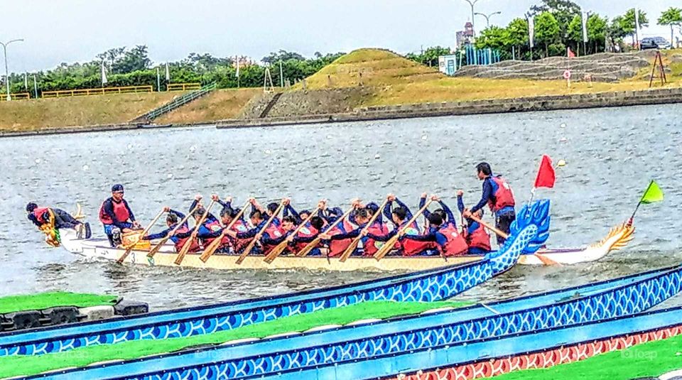 staying in good shape: rowing dragon boat.