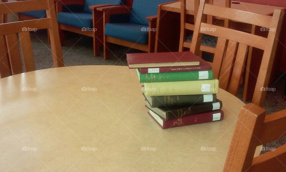 Books On Table At Carlson . Carlson Library CLARION UNIVERSITY OF Pennsylvania 