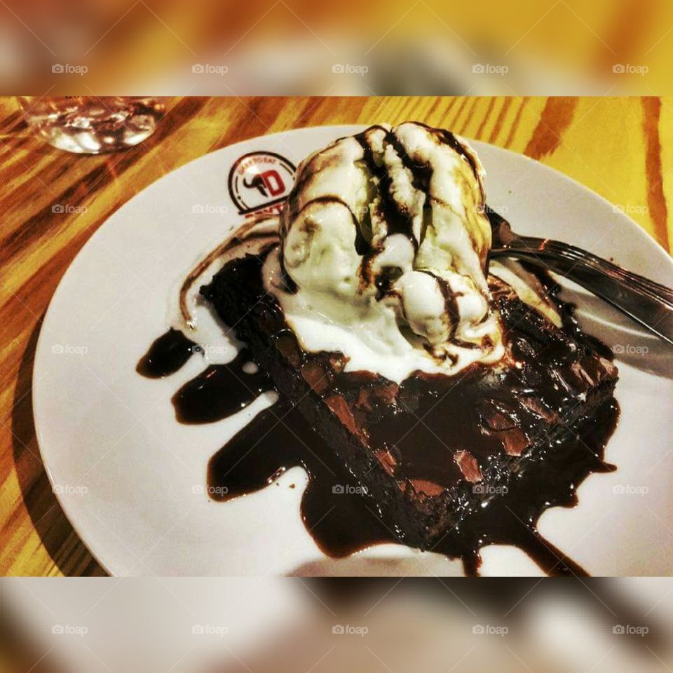 Ice cream.Brownies 😍